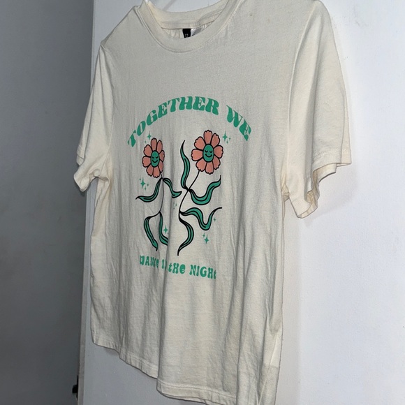 H&M Divided Cream Tee - Picture 3 of 8